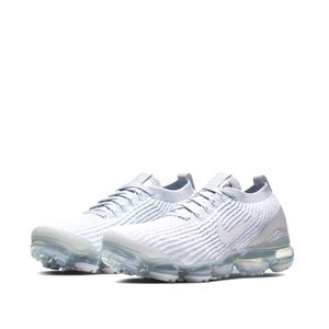 Women’s Nike Air Vapormax Flyknit 3 size 7 White/ Pure Platinum